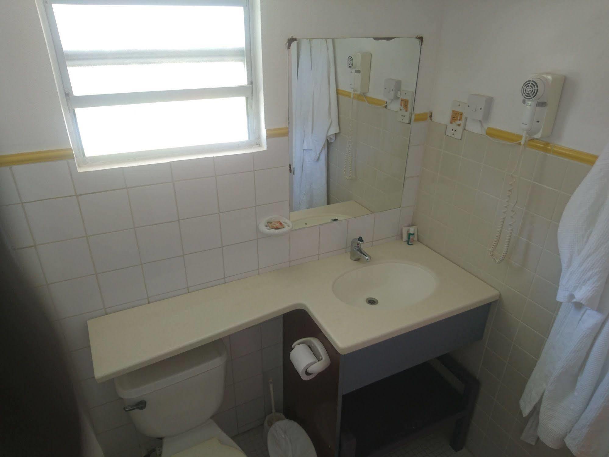 Kings Landing Hotel Clifton Ngoại thất bức ảnh